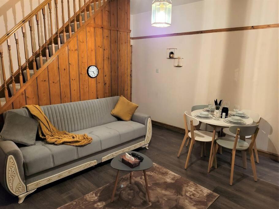 Nice 4-Bedroom Vacation Home With Indoor Fireplace เวลลิงตัน ภายนอก รูปภาพ