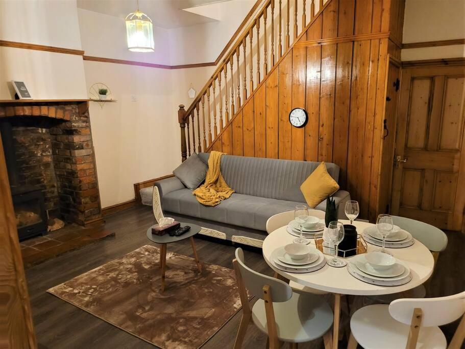 Nice 4-Bedroom Vacation Home With Indoor Fireplace เวลลิงตัน ภายนอก รูปภาพ