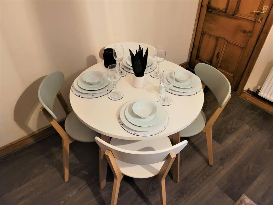 Nice 4-Bedroom Vacation Home With Indoor Fireplace เวลลิงตัน ภายนอก รูปภาพ