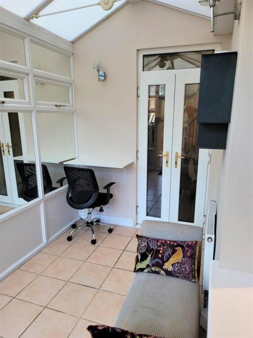 Nice 4-Bedroom Vacation Home With Indoor Fireplace เวลลิงตัน ภายนอก รูปภาพ