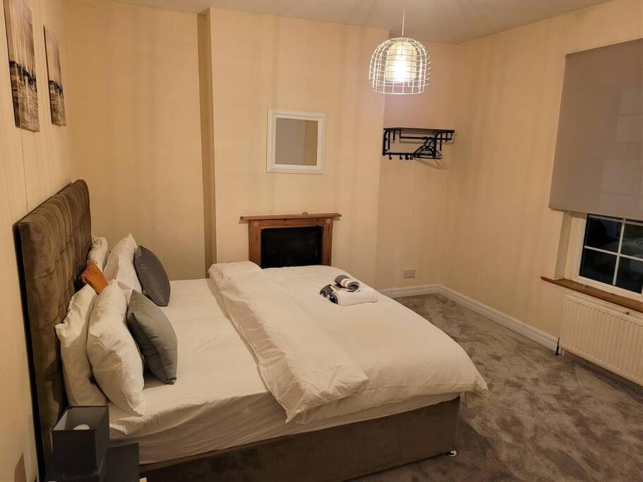 Nice 4-Bedroom Vacation Home With Indoor Fireplace เวลลิงตัน ภายนอก รูปภาพ