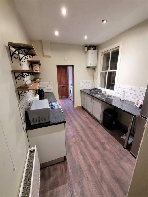Nice 4-Bedroom Vacation Home With Indoor Fireplace เวลลิงตัน ภายนอก รูปภาพ