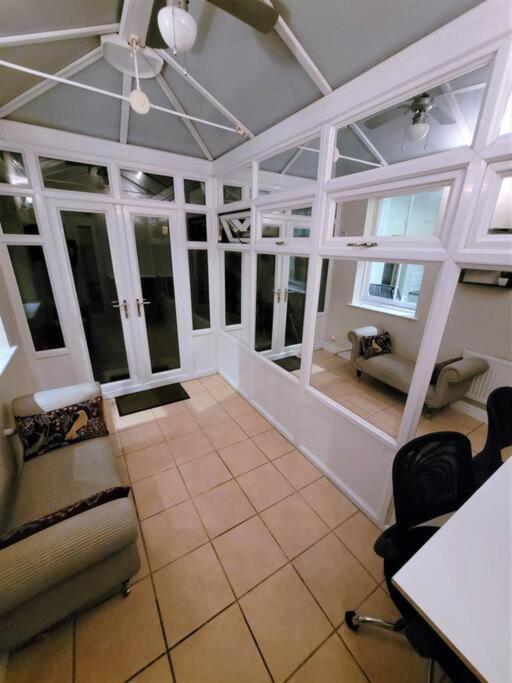 Nice 4-Bedroom Vacation Home With Indoor Fireplace เวลลิงตัน ภายนอก รูปภาพ