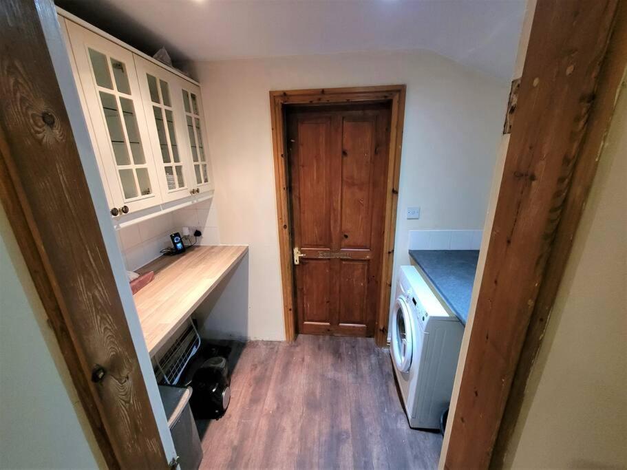 Nice 4-Bedroom Vacation Home With Indoor Fireplace เวลลิงตัน ภายนอก รูปภาพ